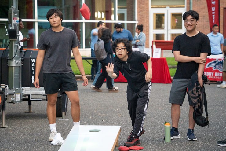 Seawolves welcome plaza 3