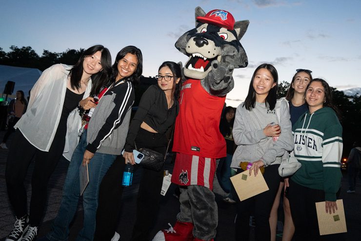 Seawolves welcome plaza 5