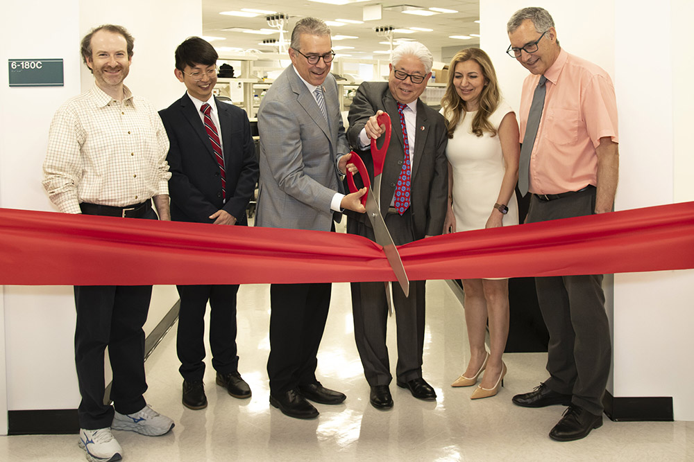 Suny lab quadrant ribbon cutting ceremony with Eugene Serebryany; Leonard Cheung; Stony Brook Medicine Executive Vice President William Wertheim, MD; Peter Igarashi, MD, Knapp Endowed Dean of the Stony Brook Renaissance School of Medicine; Susan Hedayati, MD, Lina Obeid Chair in Biomedical Sciences and vice dean for research at RSOM; and Diego Restrepo,chair of the Department of Physiology and Biophysics